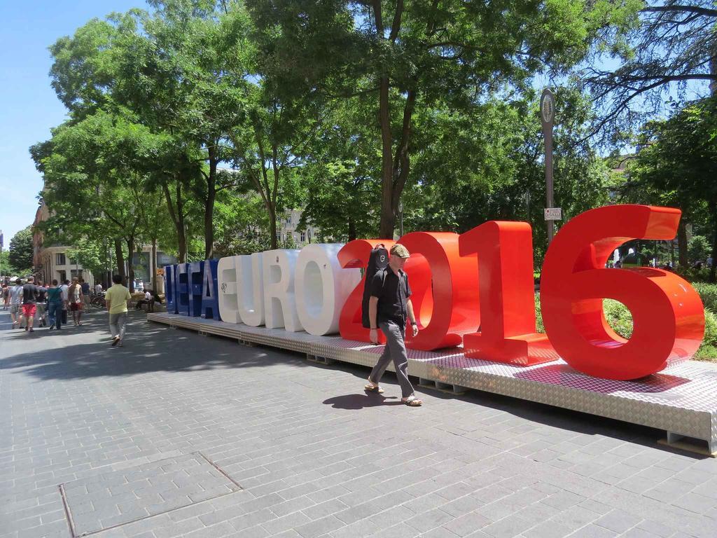 โรงแรมอูร์ บล็อง - ปลาซ วิกเตอร์ฮูโก้ ตูลูส ภายนอก รูปภาพ